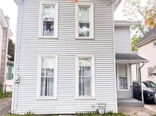 98 Prospect St, Lockport, NY 14094