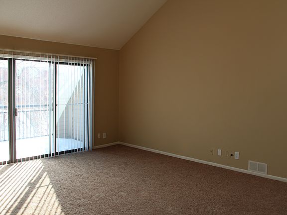 5th image of 7512 Poppleton Plz APT 12