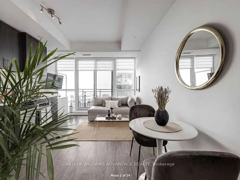 508 Wellington St W #505 — Photo 6