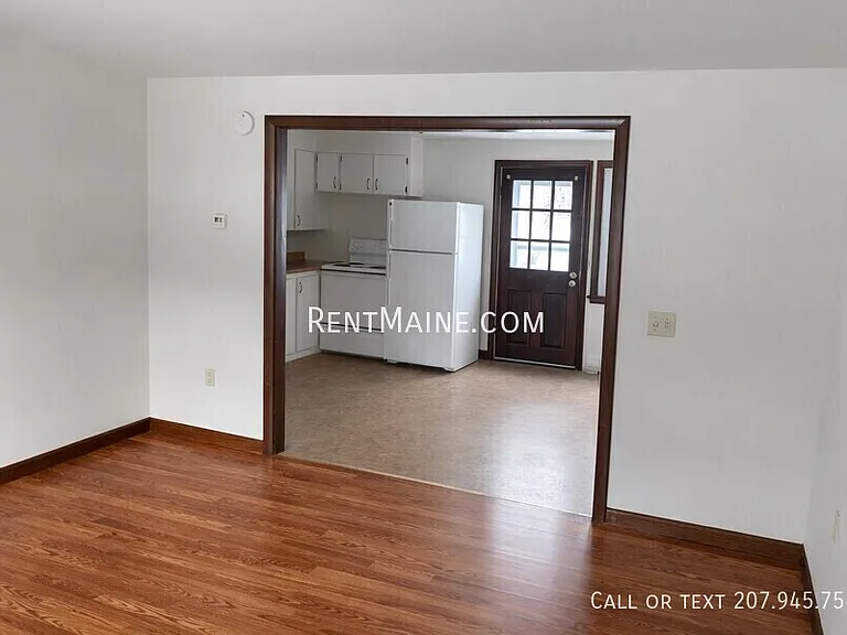 19 Hemlock St — Photo 3
