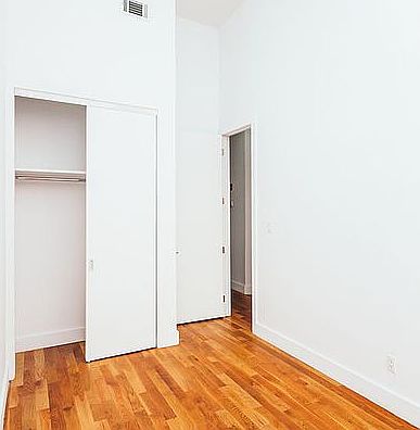 5th image of 215 Knickerbocker Ave #3R