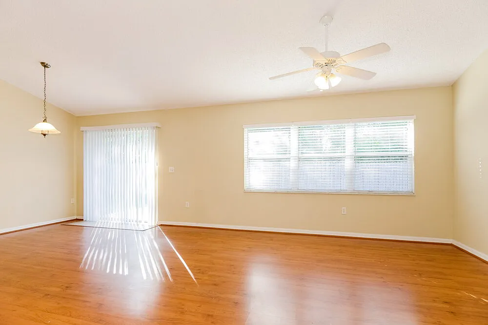3 bed, 2.0 bath, 1256 sqft, $1,985 — Photo 4