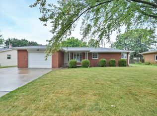 983 Manor Pl, Green Bay, WI 54304