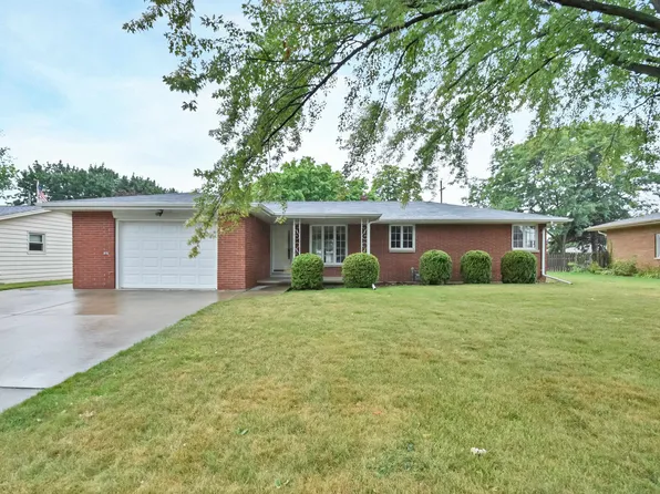 983 Manor Pl, Green Bay, WI 54304