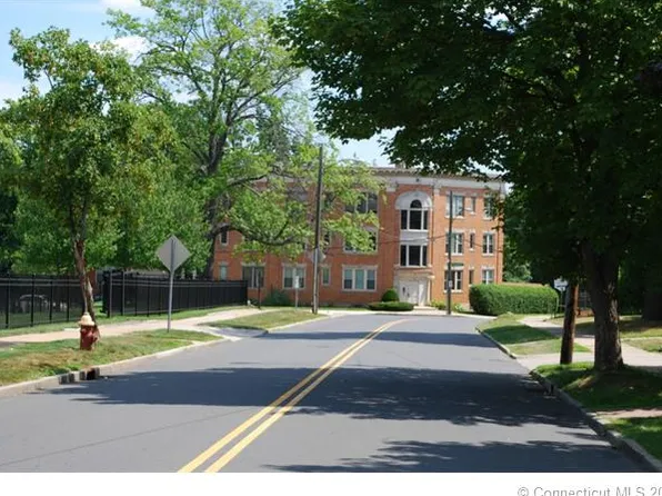 2 Fraser Pl #J, Hartford, CT 06105