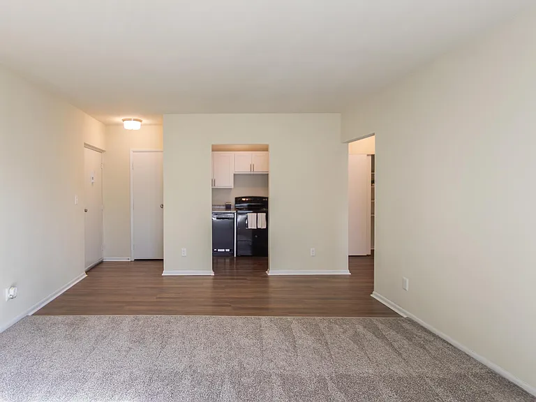 Romaine Court — Photo 24