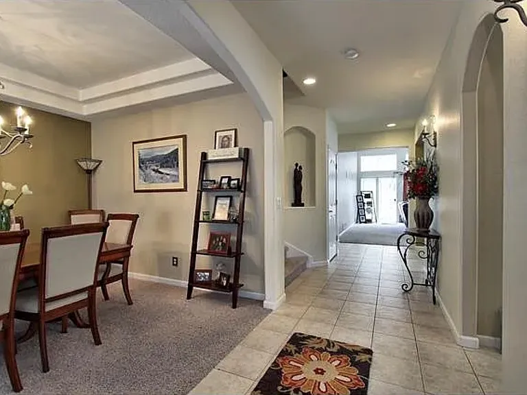 Entry way formal
dinning room