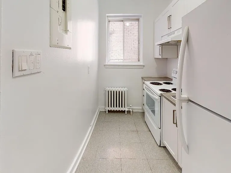 425 Elgin St — Photo 17