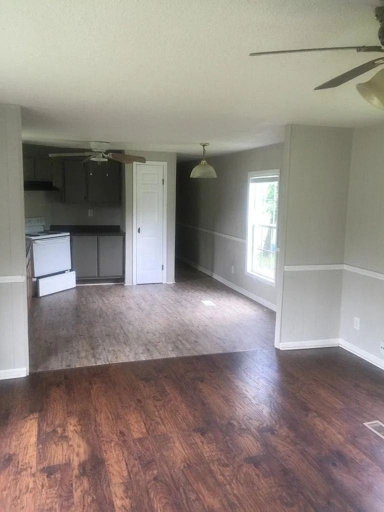 3 bed, 1095 sqft, $1,350 — Photo 1