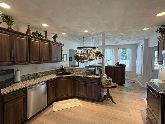 3rd image of 11 Brenton Wood Rd