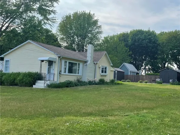 1328 Lake Rd, Conneaut, OH 44030