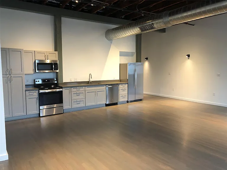 102 E 2nd St #203 — Photo 4