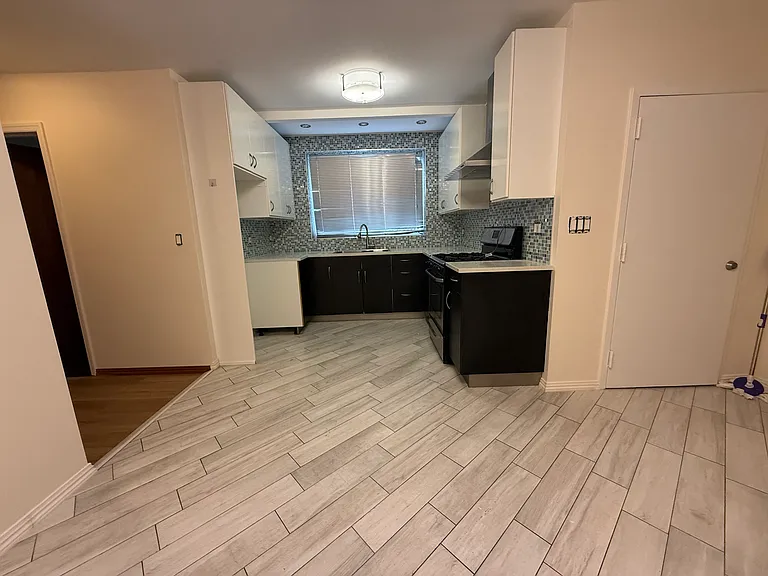 2566 E 1st St #1 — Photo 7