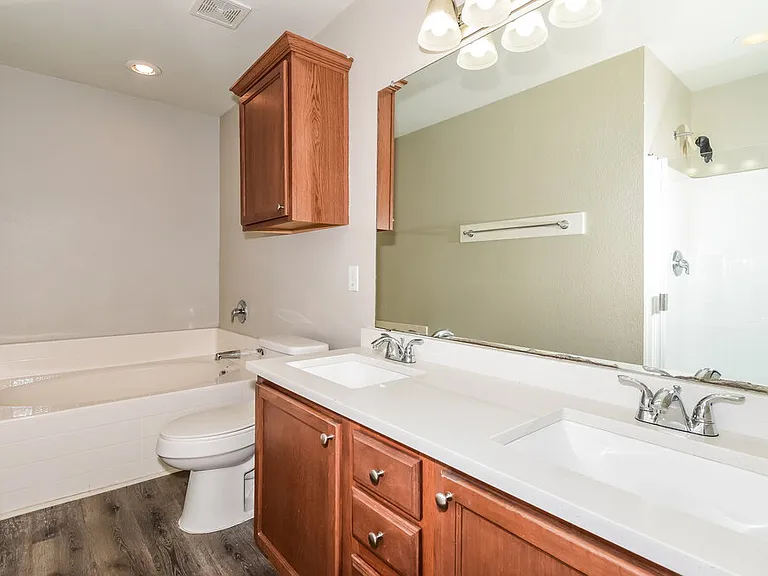 1328 Riviera Dr — Photo 10