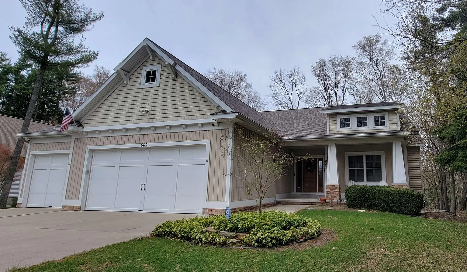 662 Churchill Dr photo 1
