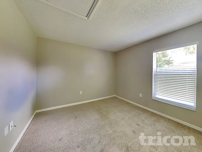 7833 Manor Dr — Photo 12