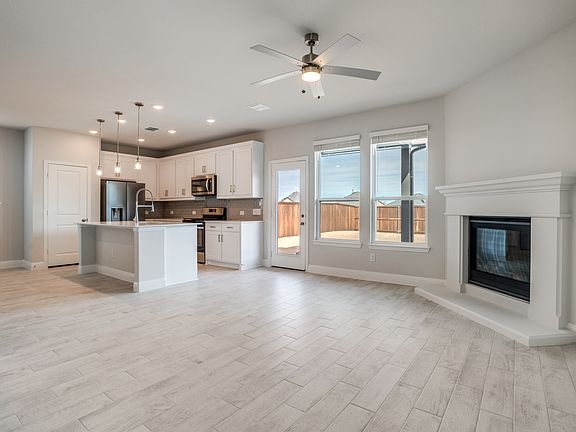 3rd image of 810 Sicily Blvd