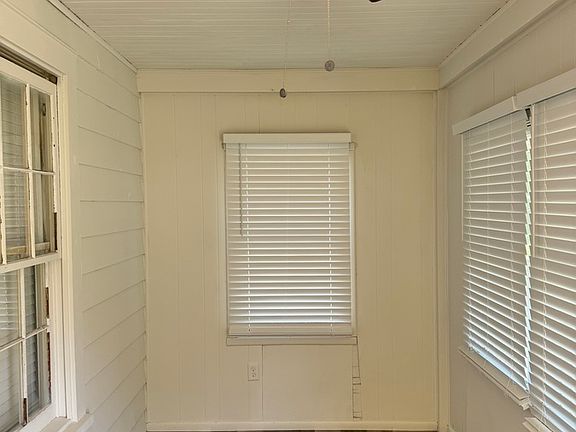 2nd image of 914 E Jordan St