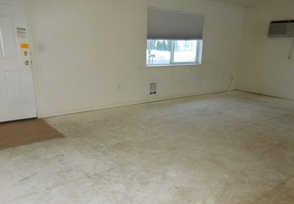 4th image of 12606 W Chandler St