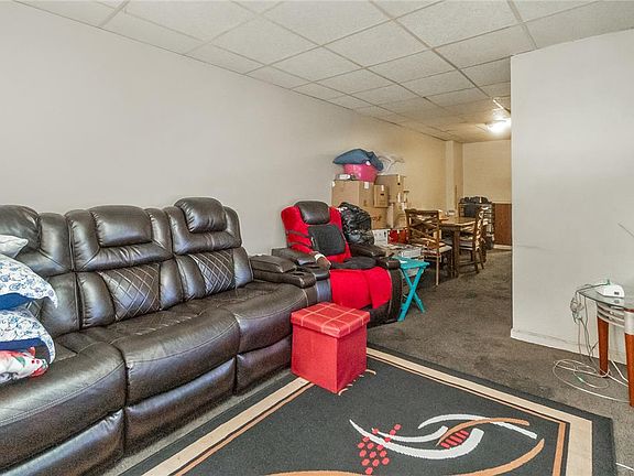 4th image of 944 North St