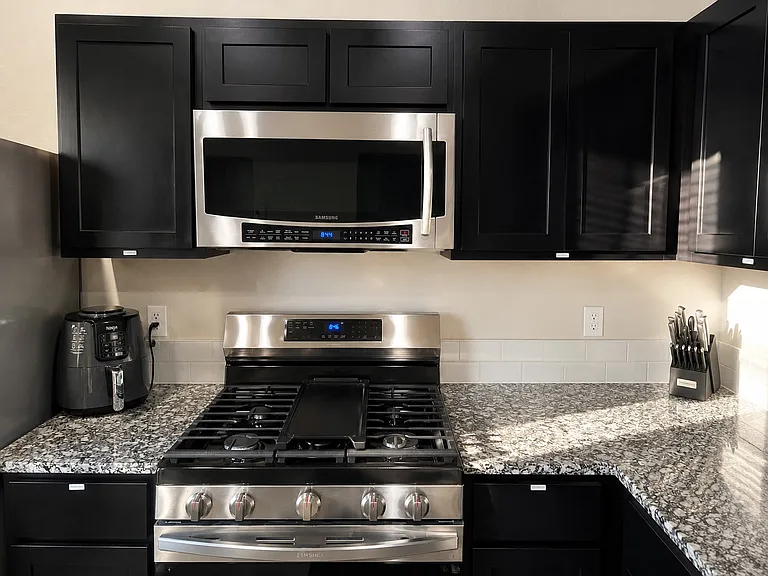 1403 Onyx St — Photo 13