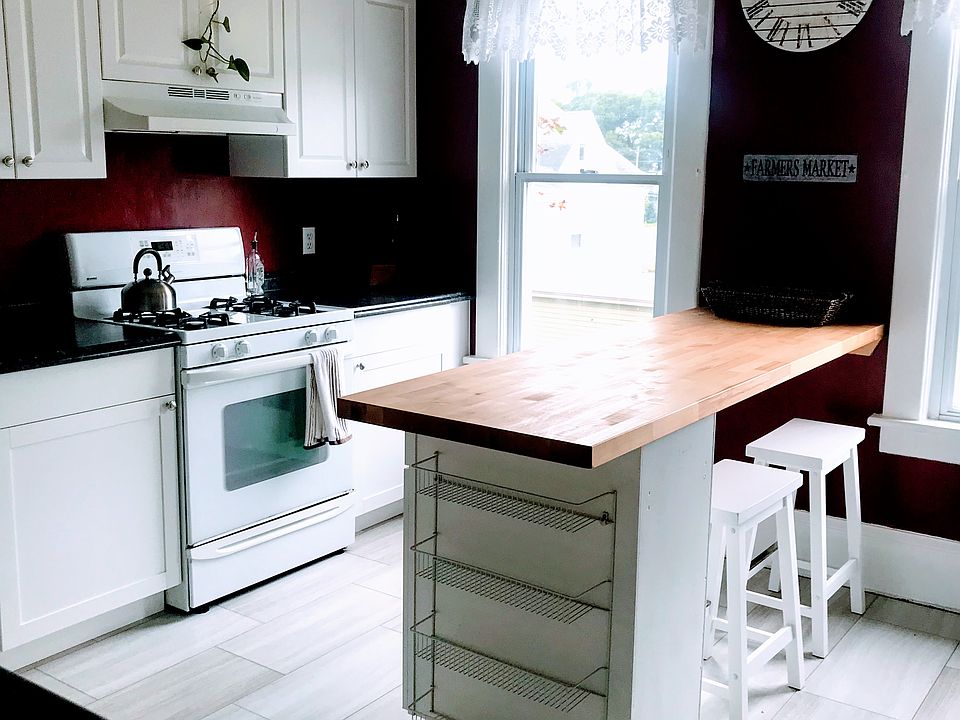 1st image of 113 Curtis Pl Floor 2