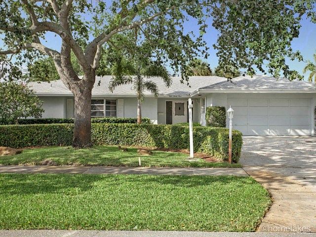 1st image of 823 Country Club Dr