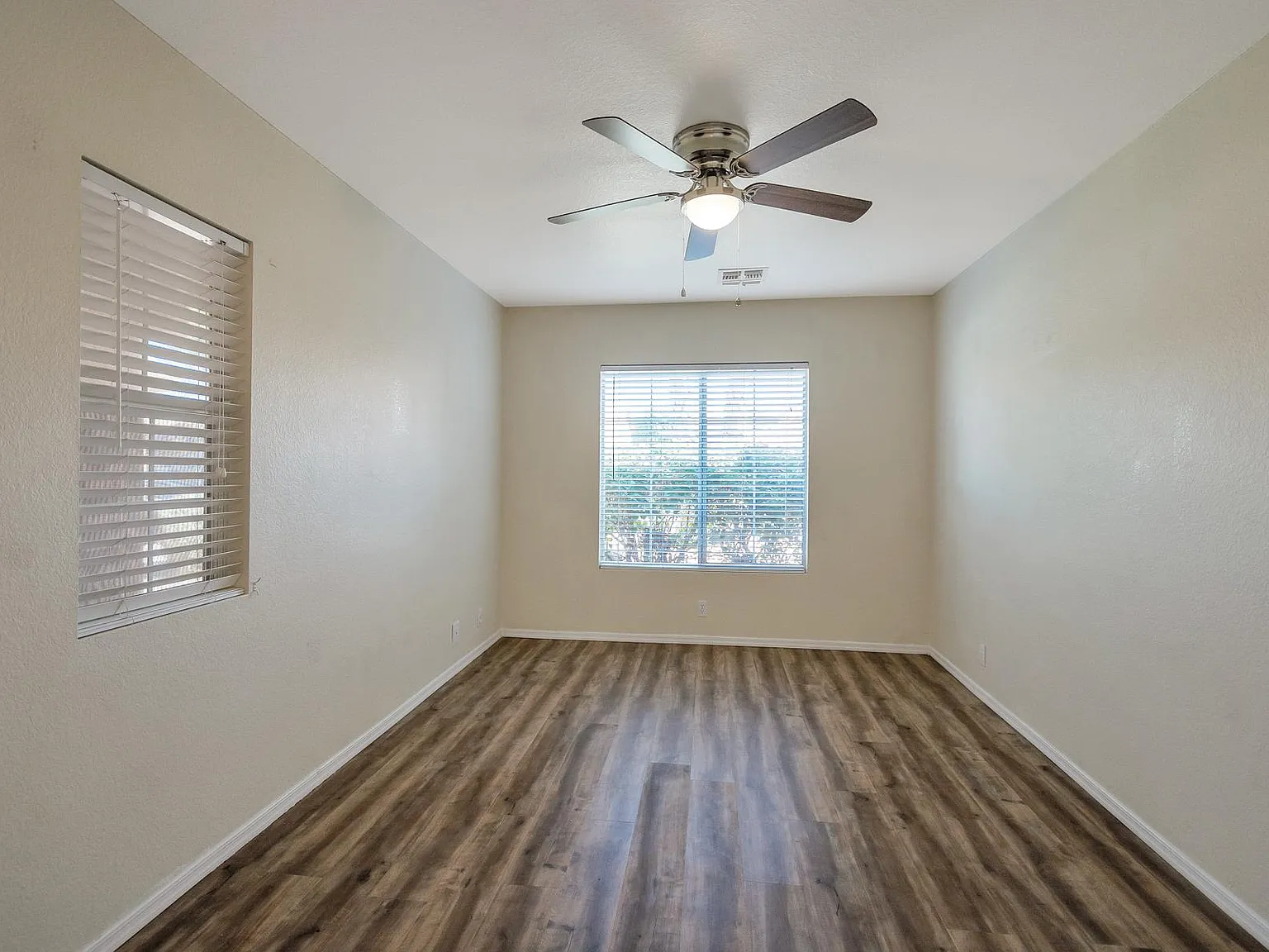 863 W Morelos St — Photo 3