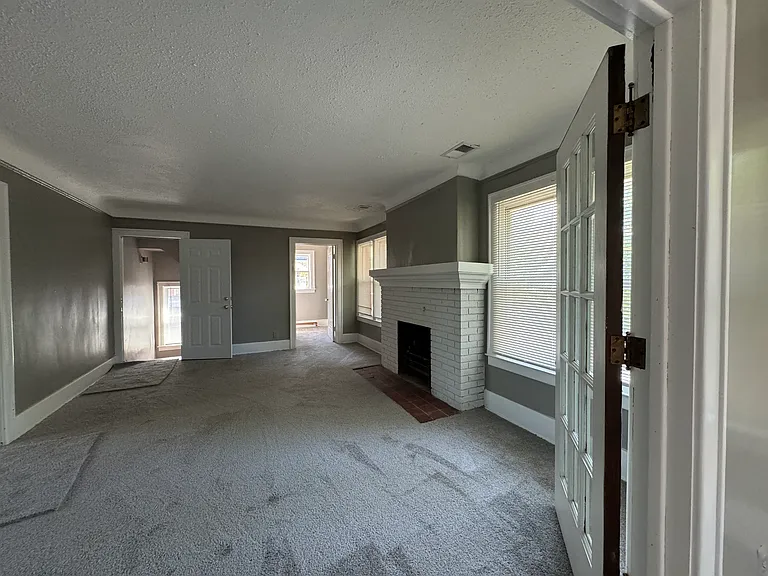574 W Goldengate St — Photo 4