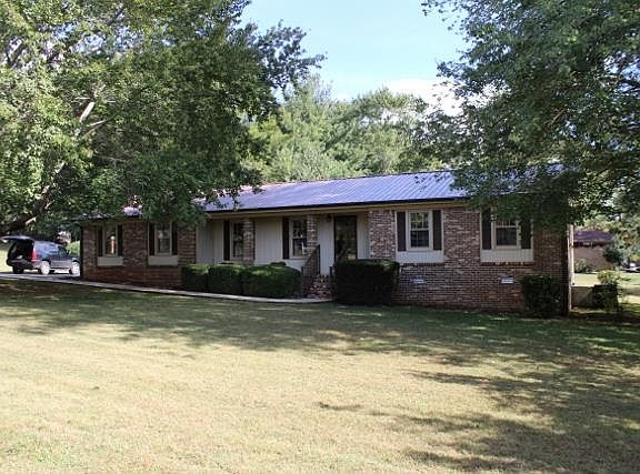 3rd image of 619 Dogwood Trl