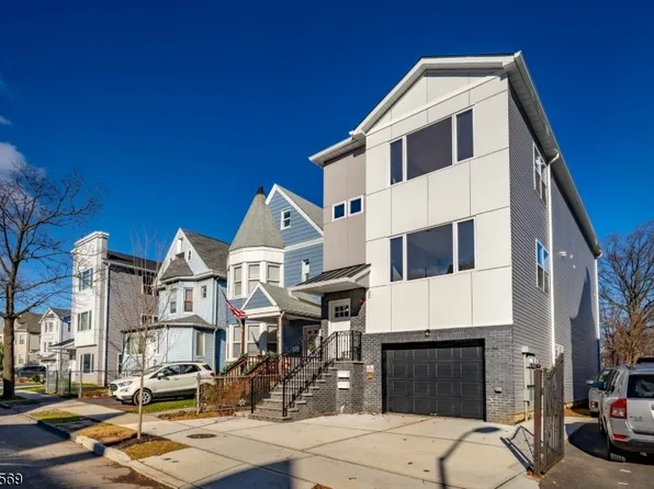 32 William St, East Orange City, NJ 07017