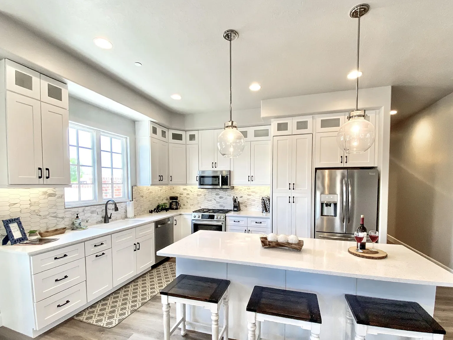 5 bed, 2945 sqft, $3,325 — Photo 3