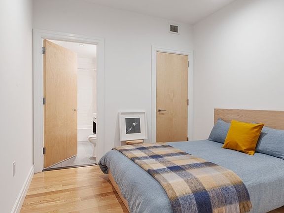 4th image of 550 W 54th St APT 1612