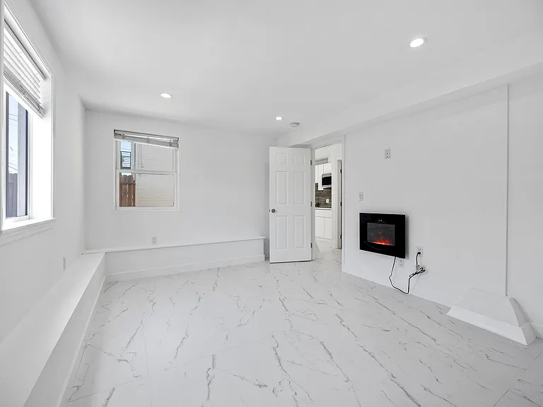 3501 Noriega St #A — Photo 11