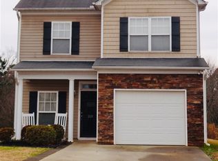 201 Stonewood Crossing Dr, Boiling Springs, SC 29316