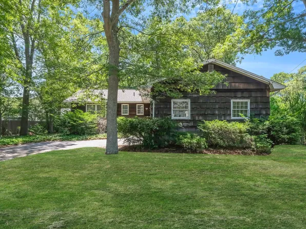 6 Bayside Avenue, Medford, NY 11763