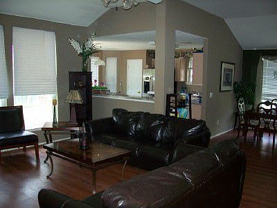 4th image of 214 Lake Travis Dr