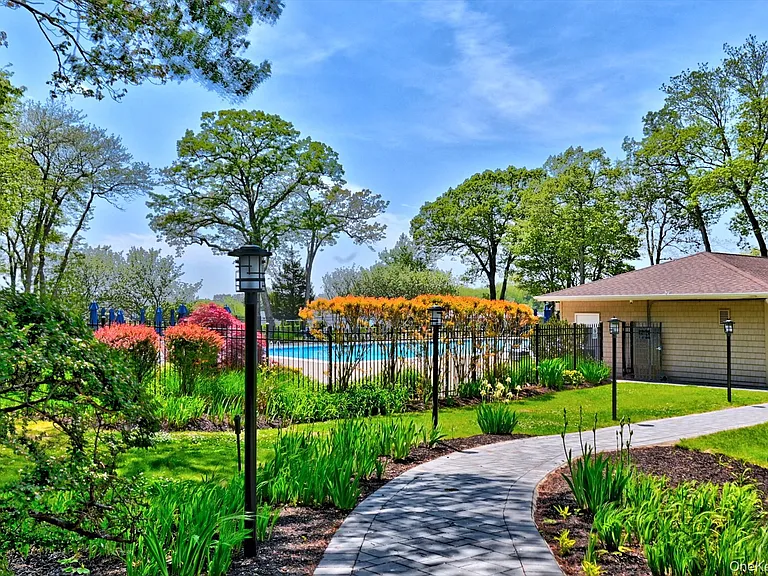 44 Fox Hill Dr — Photo 41