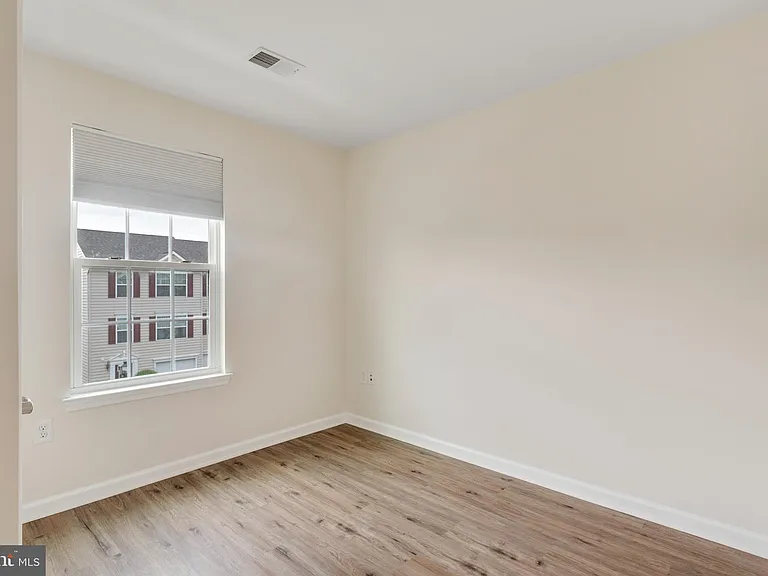 201 Susan Cir — Photo 11