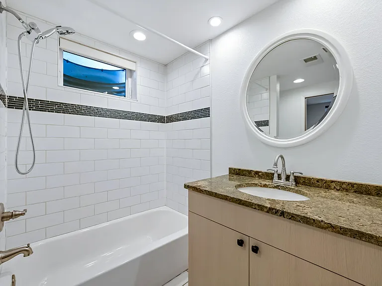 1420 S Pratt Pkwy — Photo 18
