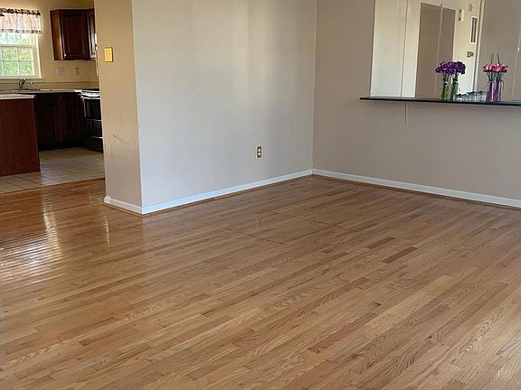 3rd image of 4442 Glenwood Dr