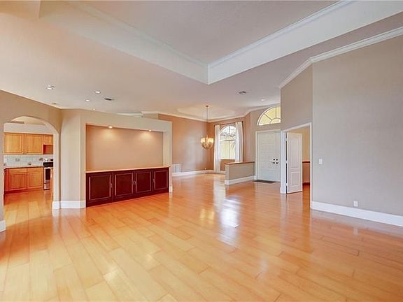5th image of 2573 Mayfair Ln