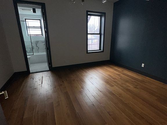 3rd image of 7-9 Saint Pauls Ave #1