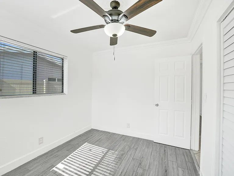 4360 NE 13th Ave — Photo 18