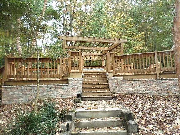 4th image of 422 Walnut Dr