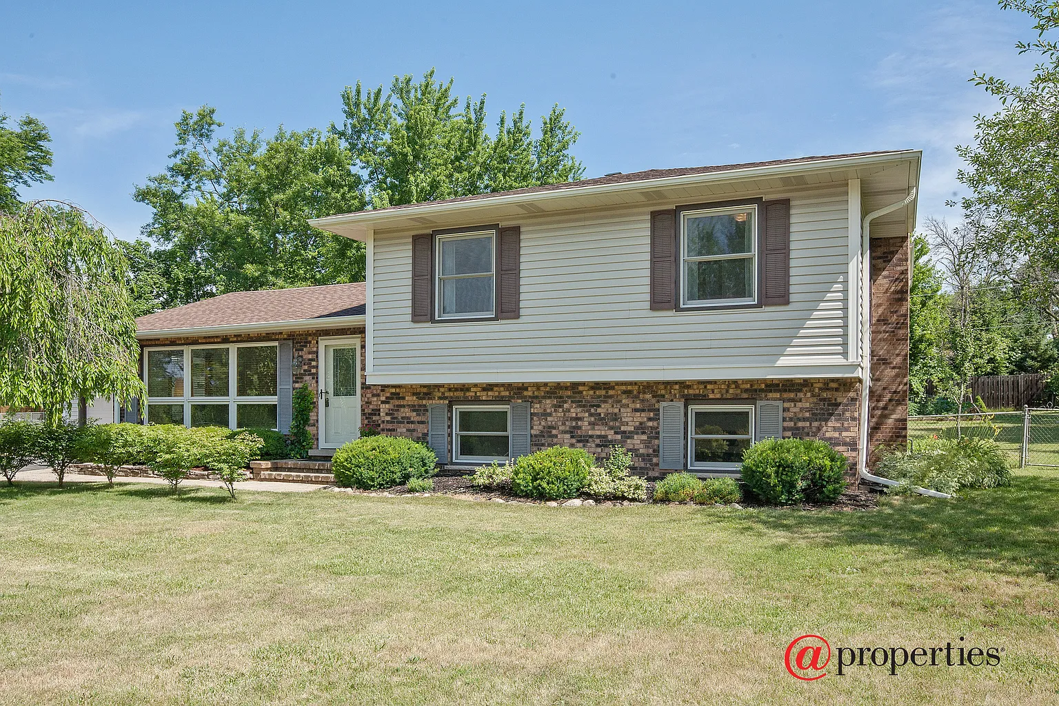 1190 E Park Ave photo 1