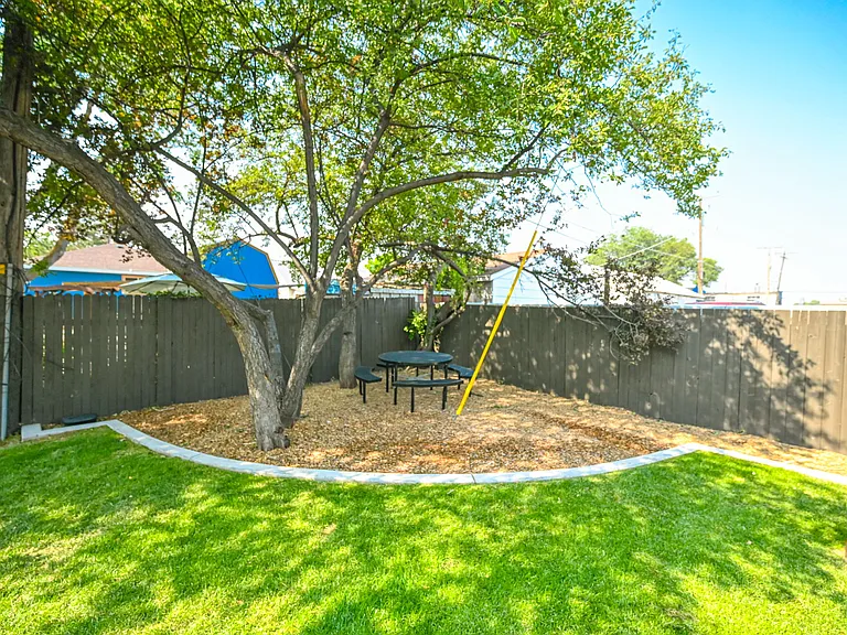 Townhouse Court — Photo 16