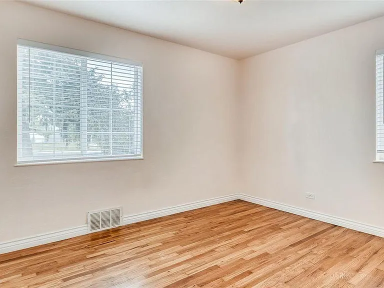 3400 Dexter St — Photo 16