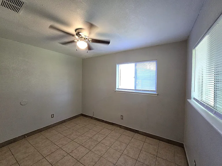 212 E Valley Rd — Photo 13