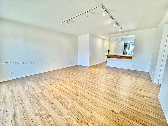 4th image of 715 Gardens Dr APT 103
